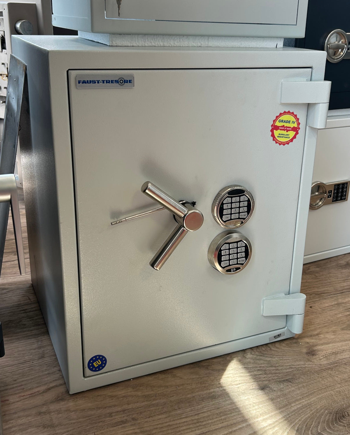 Wertschutz- und Dokumententresor Banker M 67 EL + EL