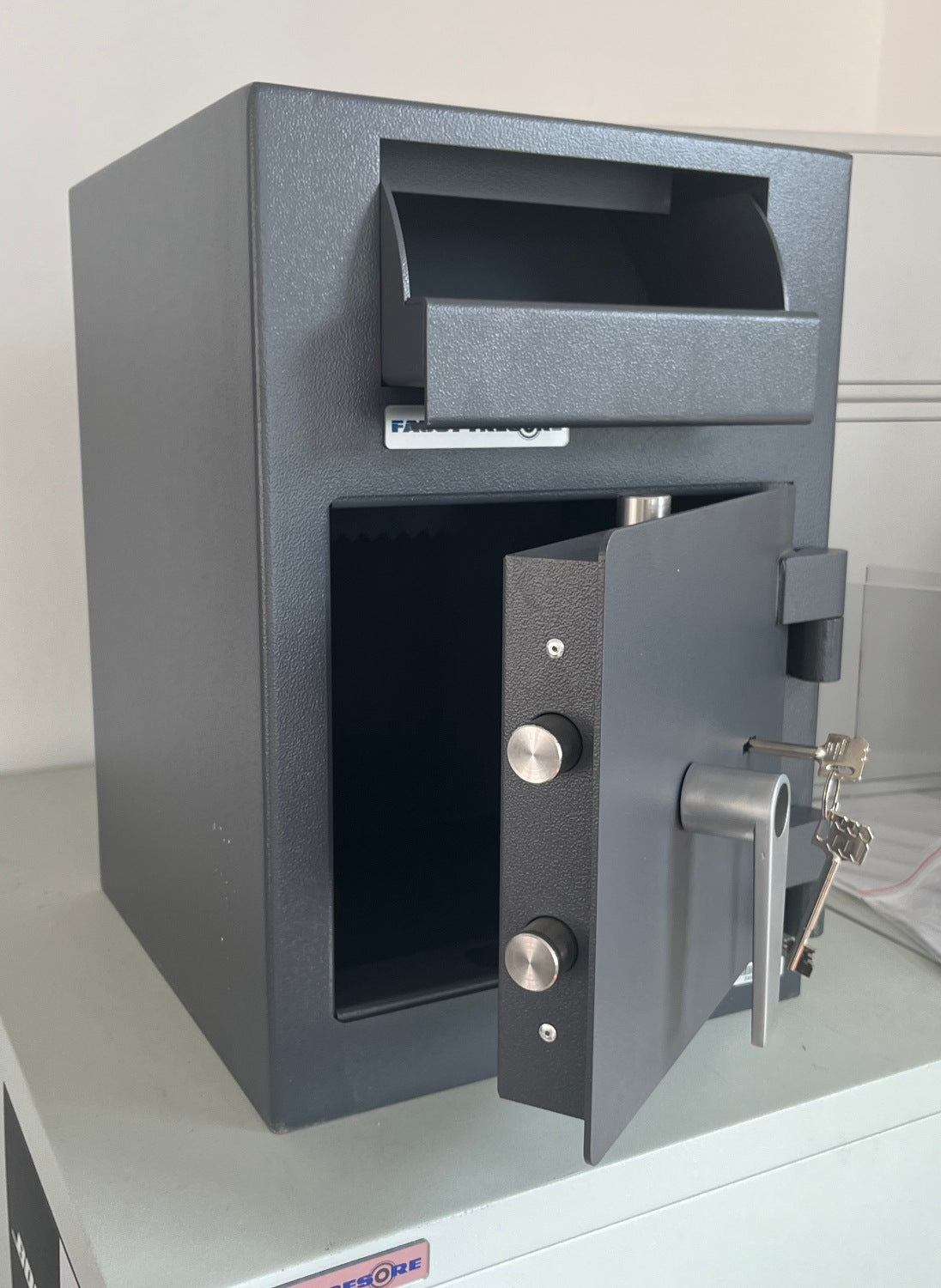 Einwurf- und Deposittresor ASD 19 KL