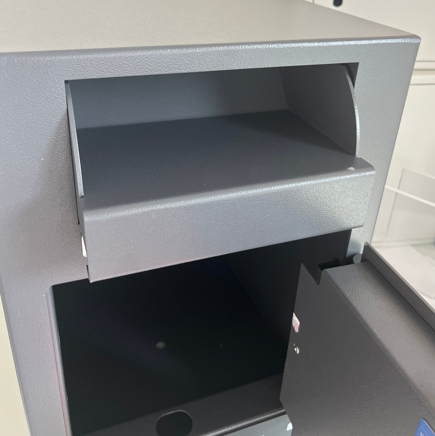 Einwurf- und Deposittresor ASD 19 KL