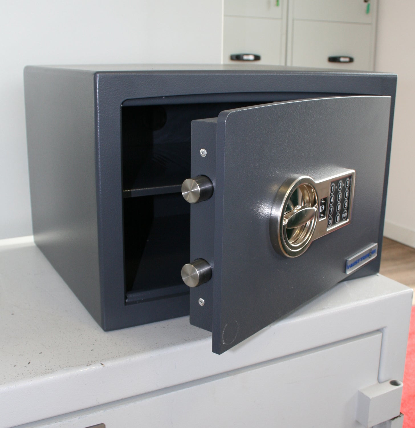 Wertschutz- und Möbeltresor ASK 30 EL